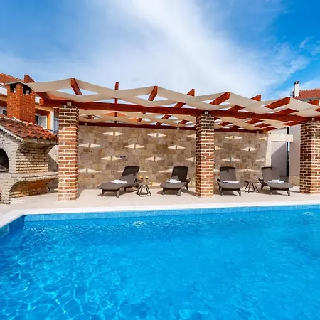Family Friendly House With A Swimming Pool - Cuskijas, Novigrad - 19868 * Pridraga