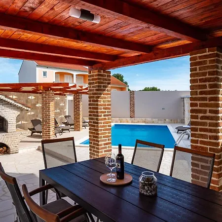 Family Friendly House With A Swimming Pool - Cuskijas, Novigrad - 19868 Pridraga