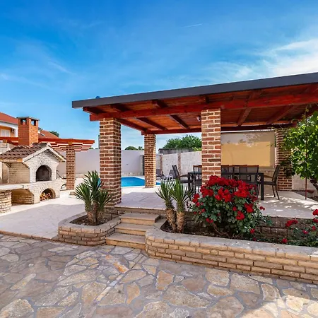 Family Friendly House With A Swimming Pool - Cuskijas, Novigrad - 19868 別荘 *