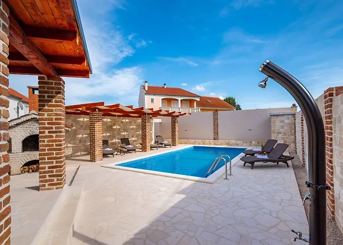 Hébergement de vacances Family Friendly House With A Swimming Pool - Cuskijas, Novigrad - 19868 *