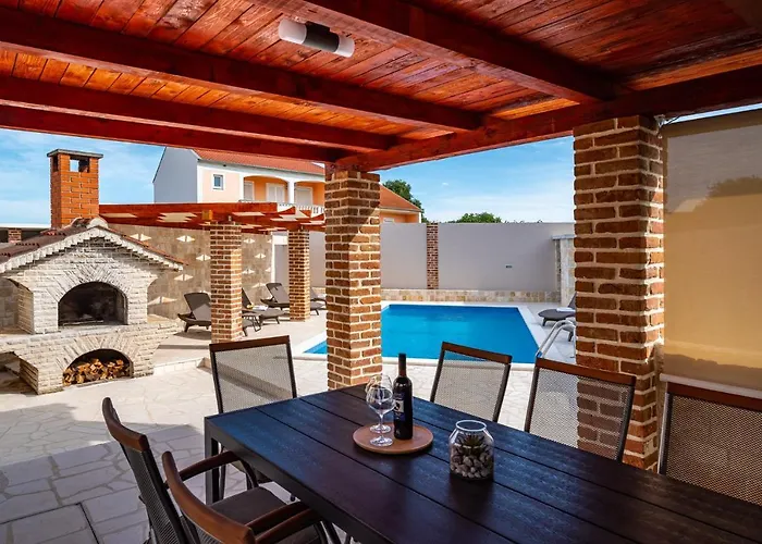 Family Friendly House With A Swimming Pool - Cuskijas, Novigrad - 19868 Pridraga
