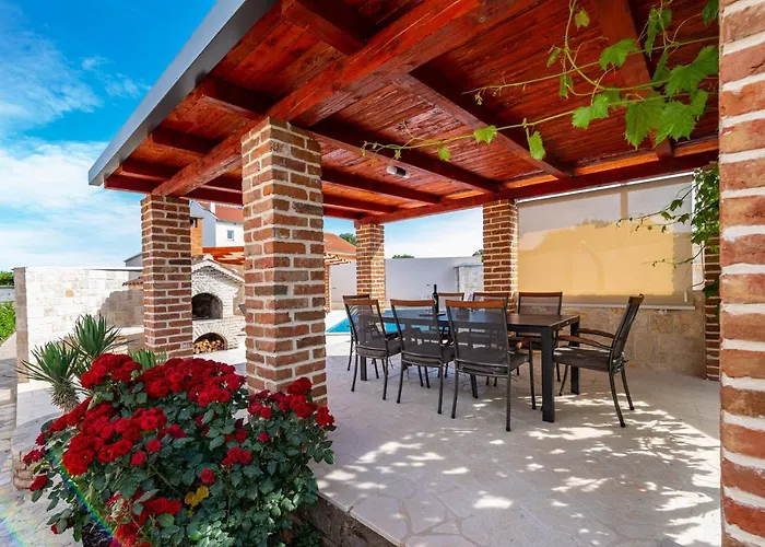 Family Friendly House With A Swimming Pool - Cuskijas, Novigrad - 19868 Hébergement de vacances *